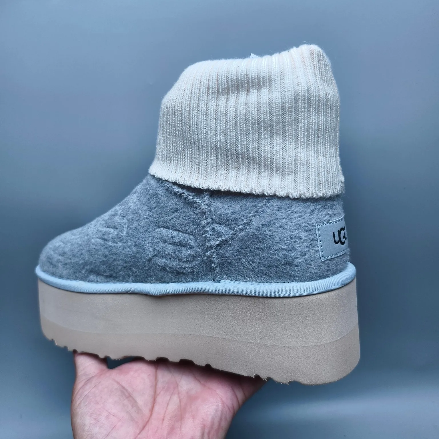 💰600 UGG sheepskin all-in-one snow boots 4047 suede LOGO wool top thick-soled boots Color: Gray Black Green Matching Size: 35-40
